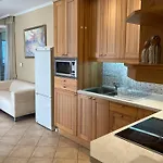 Apartment Egyuett A Csalad By Bltn *
