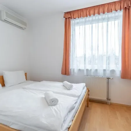 Egyuett A Csalad By Bltn Apartament