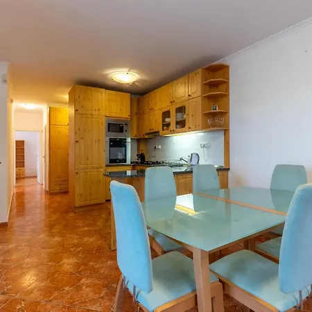 Egyuett A Csalad By Bltn Apartament *