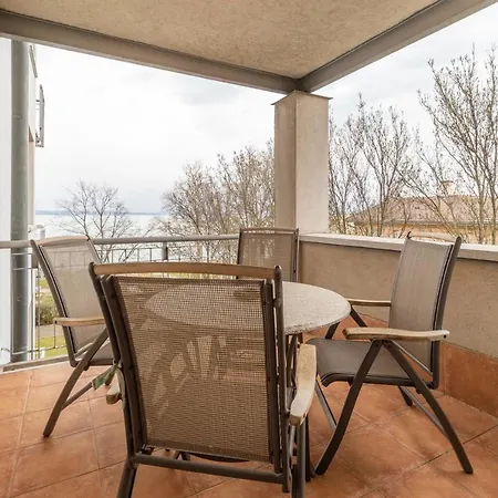 Egyuett A Csalad Ii By Bltn *