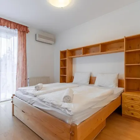 Egyuett A Csalad By Bltn Apartament
