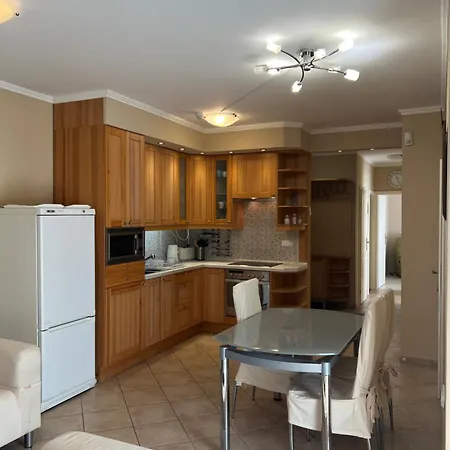 Apartment Egyuett A Csalad By Bltn