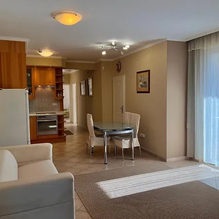 Egyuett A Csalad By Bltn *