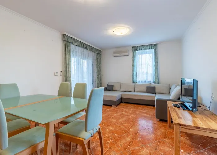 Egyuett A Csalad By Bltn