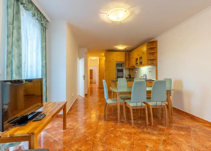 Egyuett A Csalad By Bltn