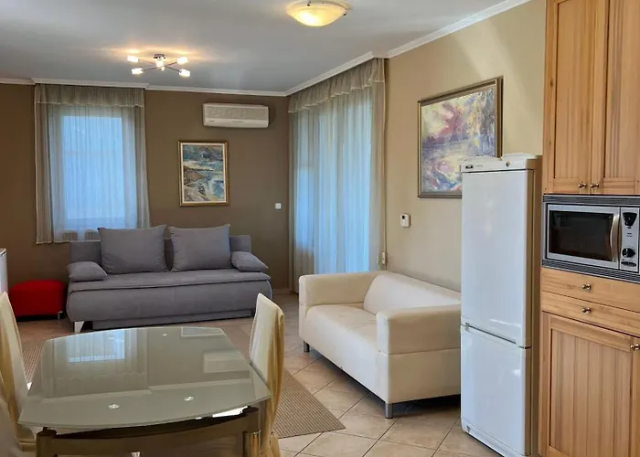 Apartment Egyuett A Csalad By Bltn *