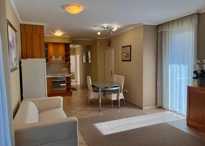 Egyuett A Csalad By Bltn *